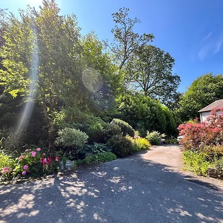 Little Shades - Bliss In The Heart Of Apartamento Windermere